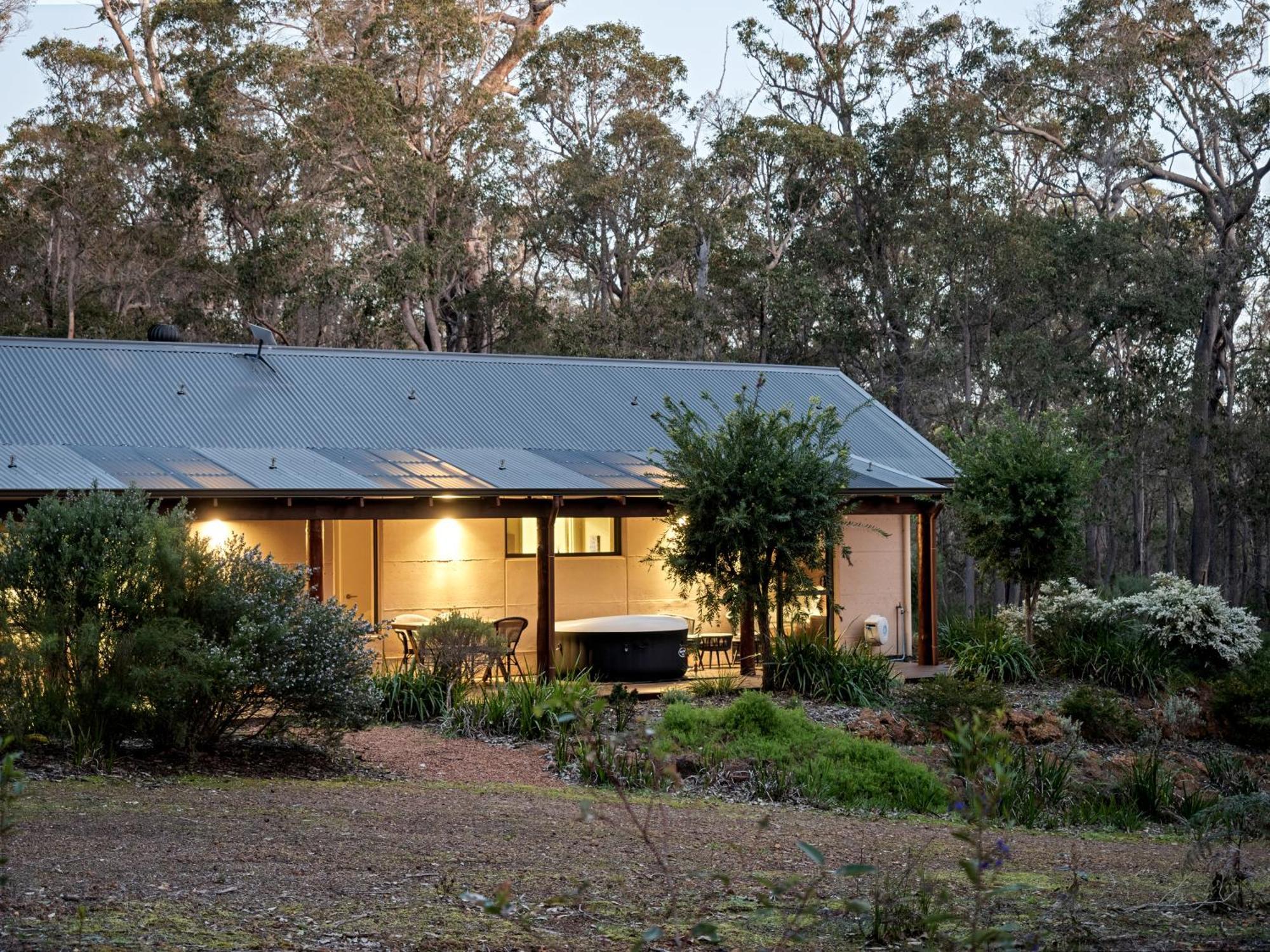 Jarrah Grove Forest Retreat - Adults Only Luxury Chalet Rosa Glen Esterno foto